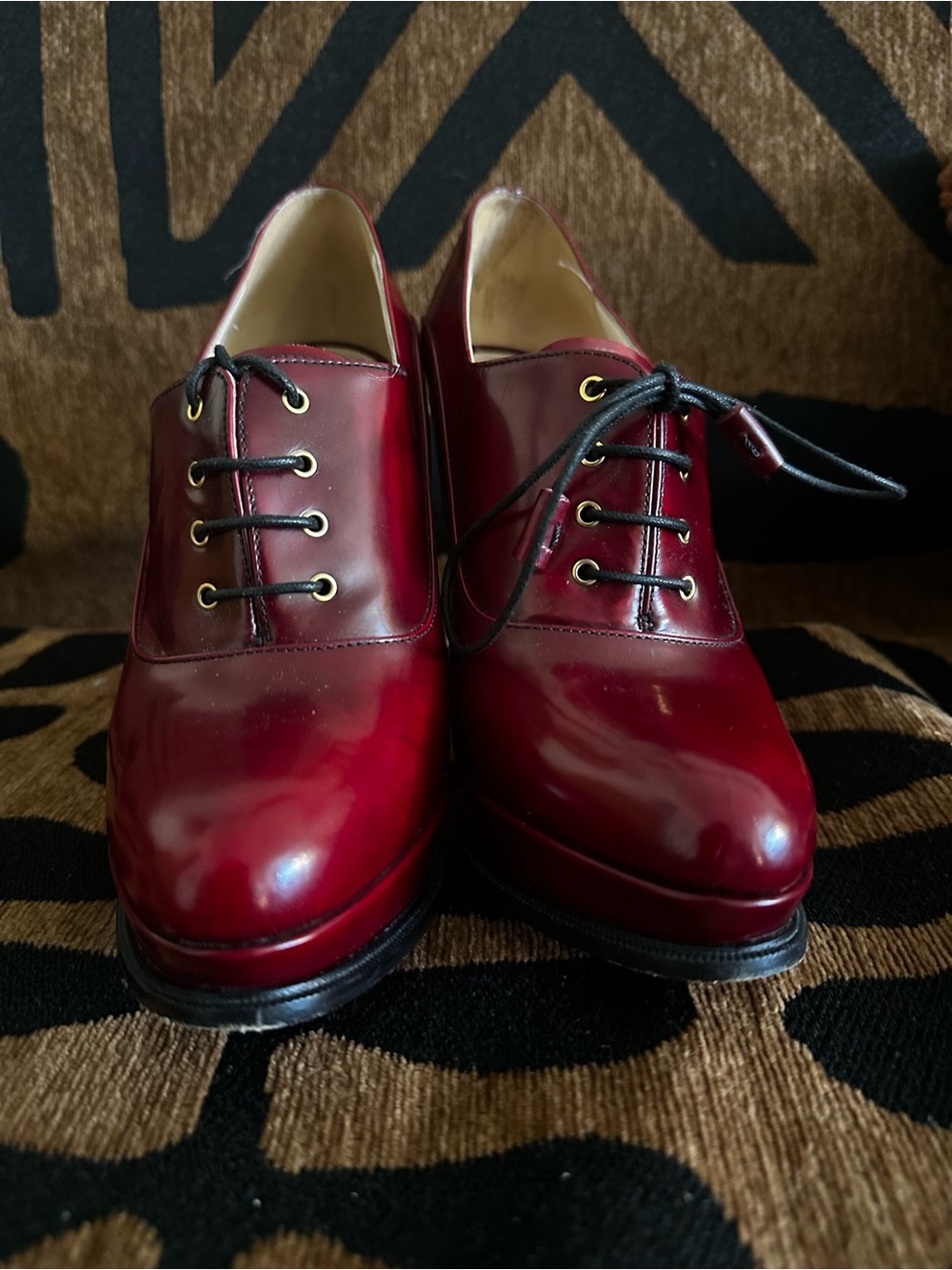 PRADA VINTAGE Burgundy Leather Oxford heels with Gold Logo - Picture 11 of 16
